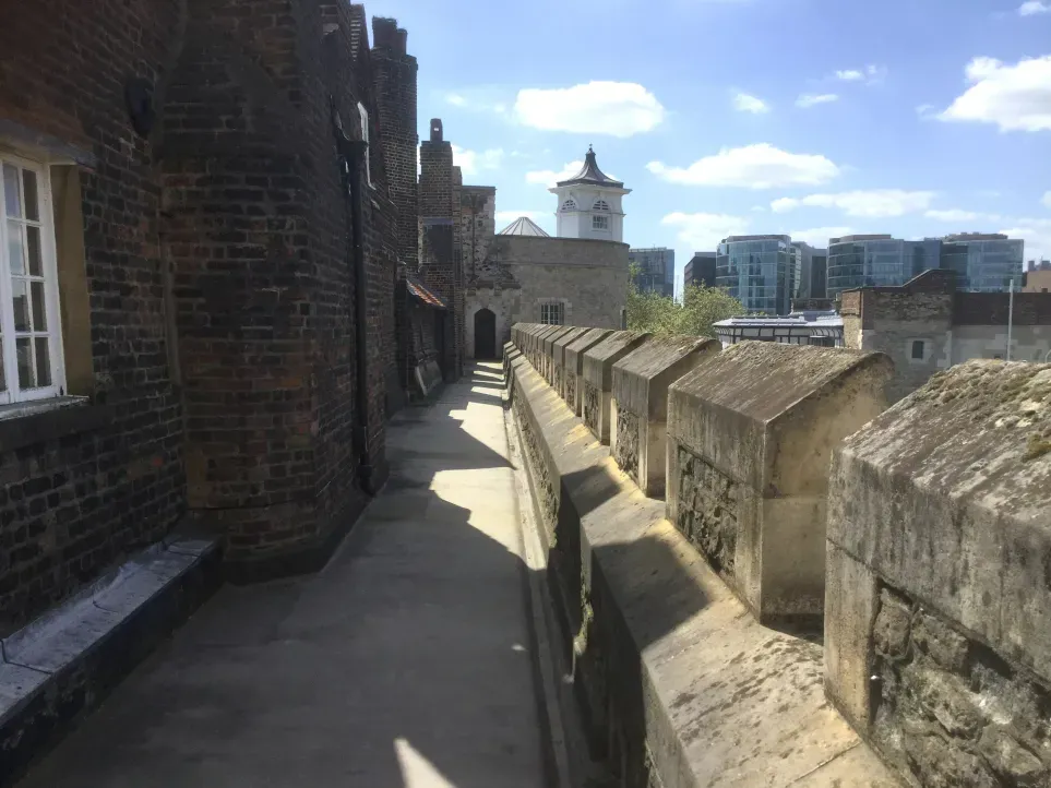 Elizabeth at the Tower: Walks, Stairs, and the Weight of Uncertainty